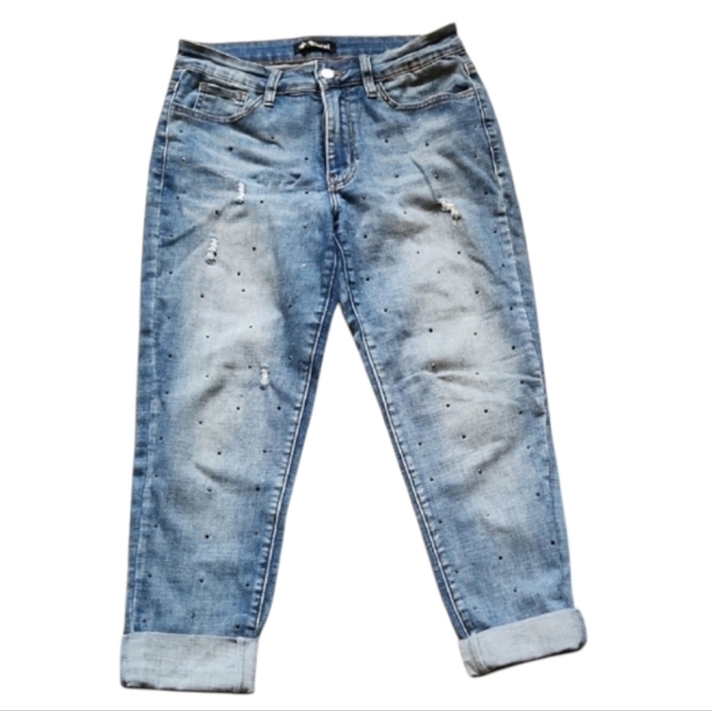 Vocal Studded Distressed Capri Jeans